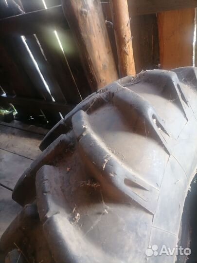 Тракторное колесо