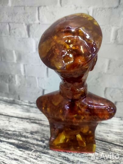 Бюст Феликса Дзержинского (янтарный )