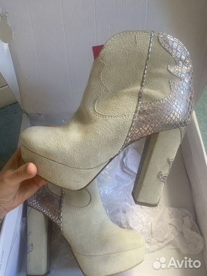 Винтажные сапоги в ковбойском стиле