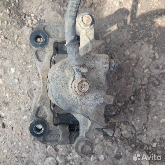 Суппорт передний левый Hyundai Matrix хетчбек 1.6