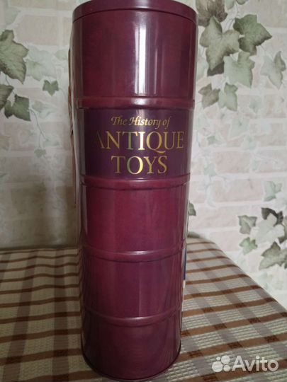 Коробка подарочная,жестяная в виде книги