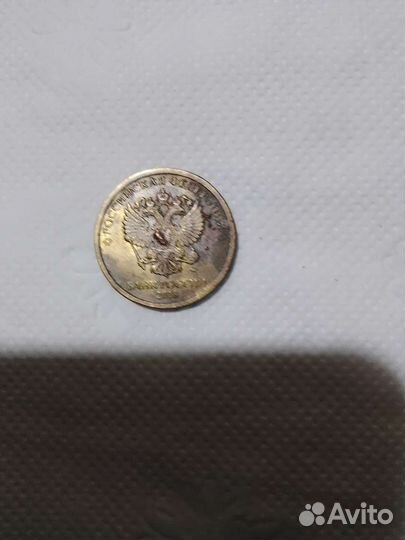 Продаю 10 рублей с заводским браком