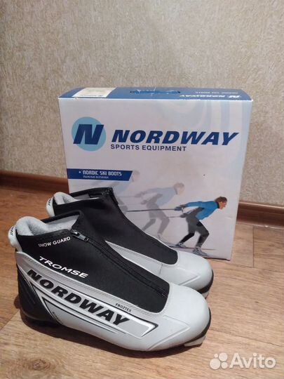 Лыжи беговые, ботинки, палочки