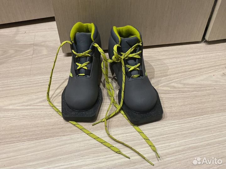 Лыжные ботинки детские 30 размер