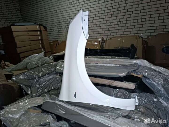 Крыло правое granta белый (белое облако)