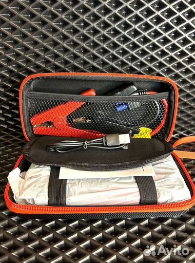 Автомобильное пусковое портативное устройство бустер gkfly 18000mAh 1200A (190)