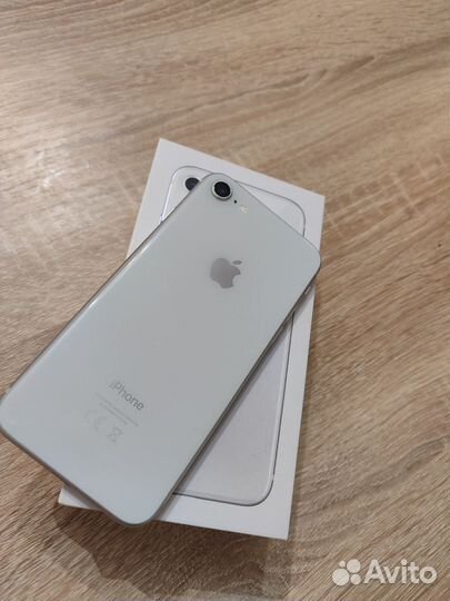 Телефон iPhone 8