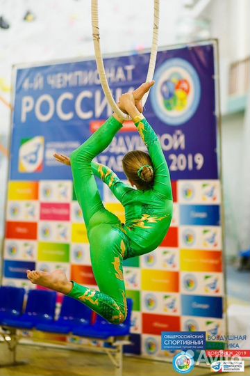 Тренер по воздушной гимнастике