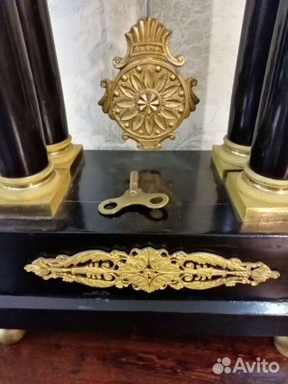 Настольные часы старинные Портико