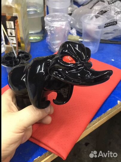 Злая утка на капот автомобиля