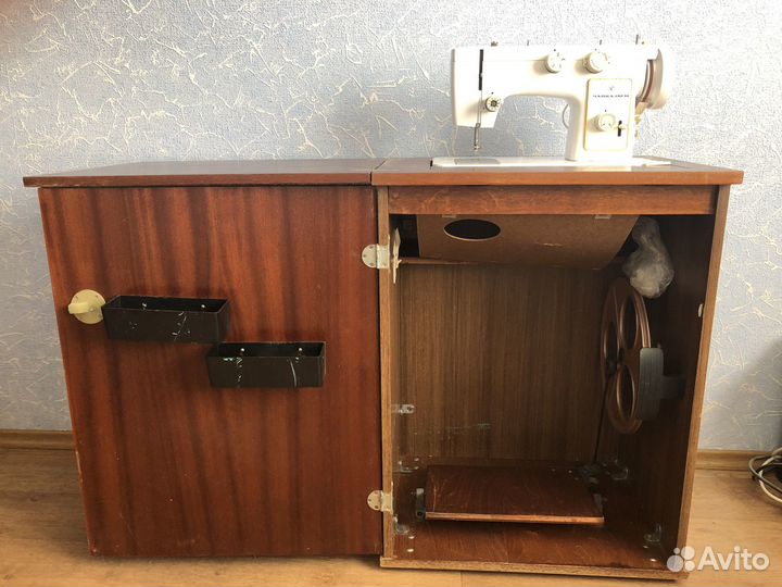 Швейная машинка чайка 142м