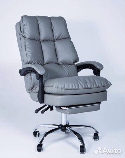 Компьютерное офисное кресло руководителя