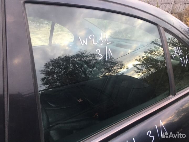 Стекло заднее Mercedes w211