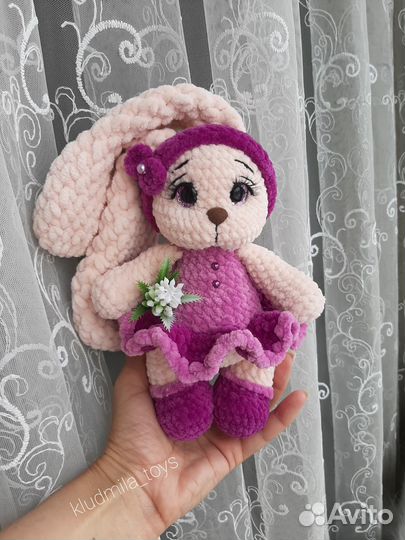 Зайка из плюшевой пряжи