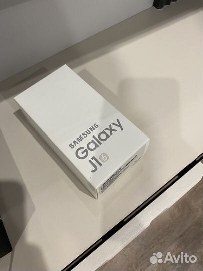 Телефон Samsung galaxy j1