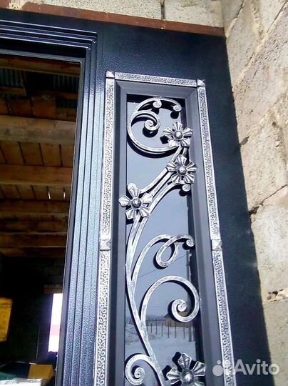 Входные металлические двери со стеклопакетом термо