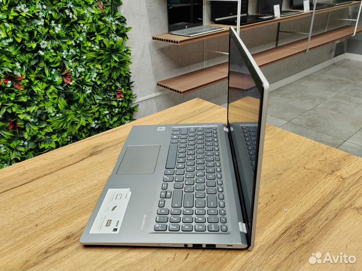 Ноутбук Asus 15.6 IPS/Intel i3/8gb
