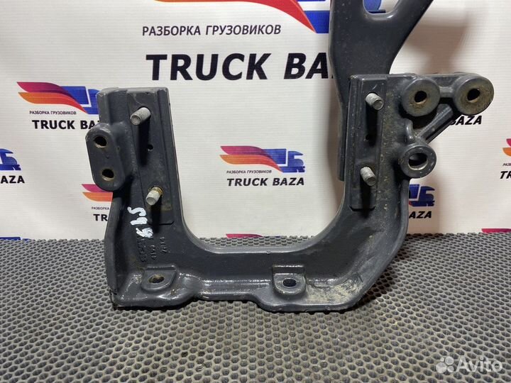 Кронштейн брызговика левого Scania 6-series