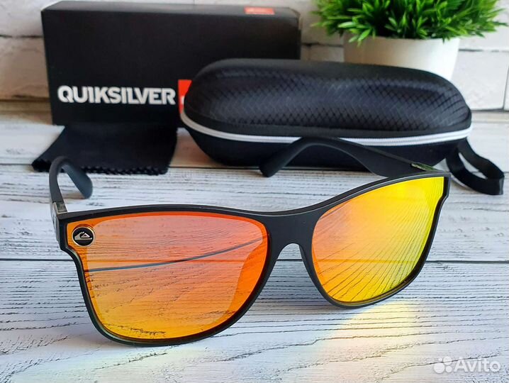 Солнцезащитные очки Quiksilver новые с чехлом