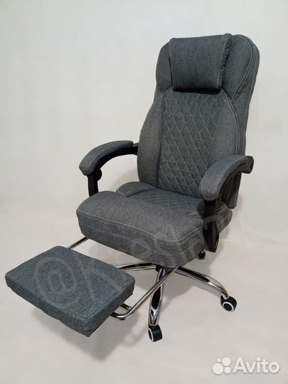 Кресло руководителя из ткани с подножкой. Серое