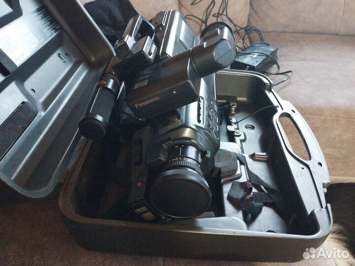 Видео камера panasonic м10