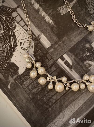 Комплект бижутерии (колье, серьги, брошь)