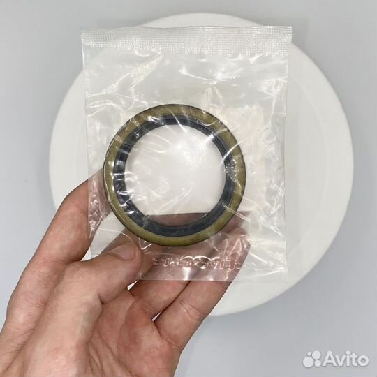 Сальник ступицы General Motors передний