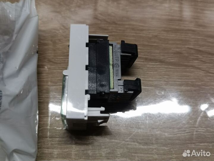 Розетка компьютерная Legrand RJ45 UTP KAT5E