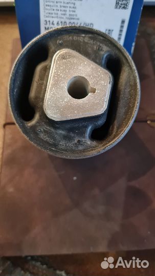 Сайлентблок переднего рычага BMW 31106890905