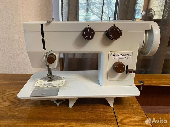 Швейная машинка чайка 143