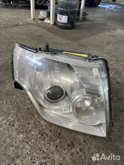 Правая фара Mitsubishi Pajero 4