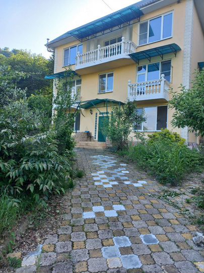 Дом 300 м² на участке 41 сот.