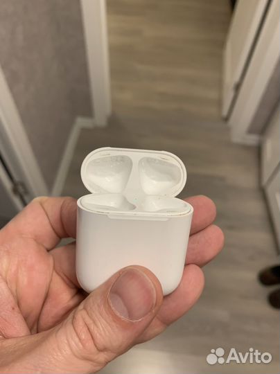 Зарядный футляр от Apple AirPods 2 (A1602), Белый