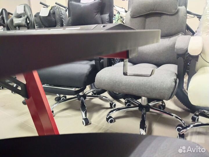 Игровой компьютерный стол с RGB-подсветкой