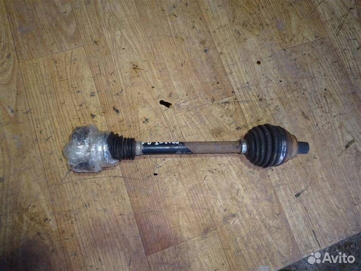 Полуось передняя левая Volkswagen Passat B6 200