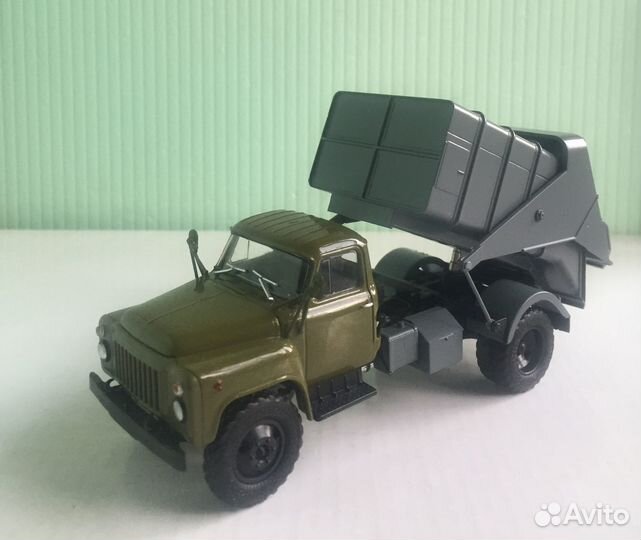 Модель мусоровоза 53М(Газ-53) 1:43 аист