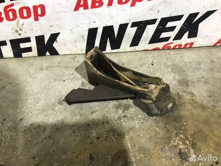 Подушка двигателя левая Chevrolet Niva 2008