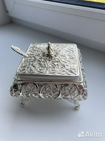 Сахарница металл с фарфоровой колбой и ложкой