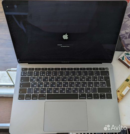Macbook air 13 2018 (SSD 128GB + 8 RAM)