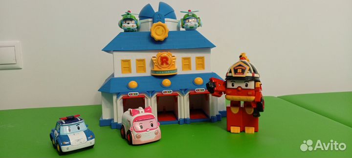 Робокар Поли и база, Эмбер, Рой, Хэли