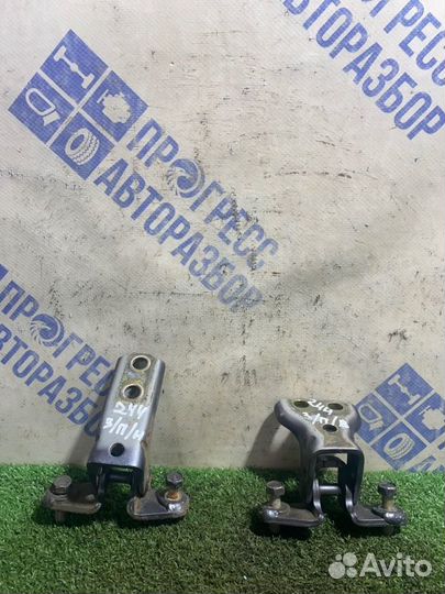 Петля двери задняя правая Mitsubishi Lancer 9