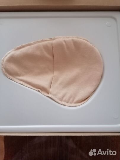 Экзопротез молочной железы (справа)