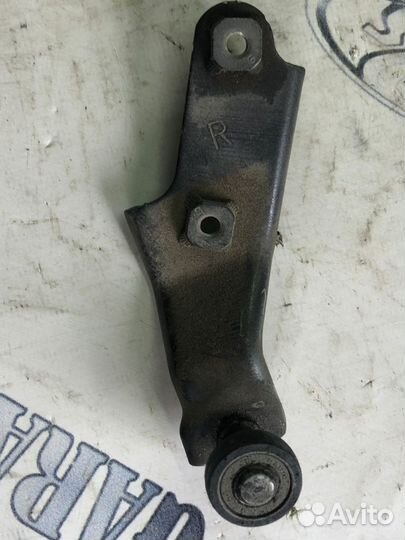 Ролик задней двери Toyota noah