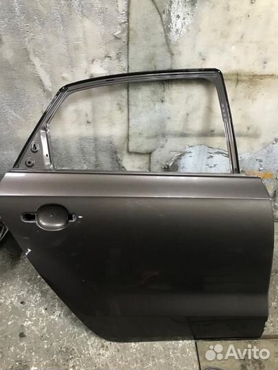 Задняя правая дверь Volkswagen Polo