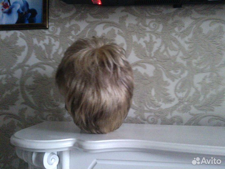 Парик из искусственных волос