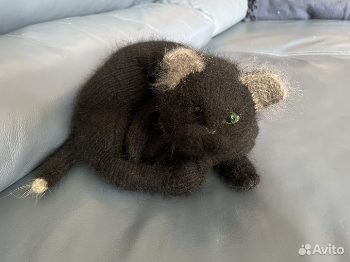 Реалистичная вязаная игрушка кот Черныш