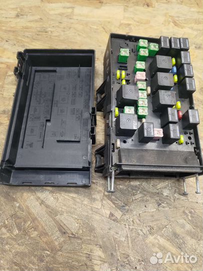Блок предохранителей Додж караван 01-07г