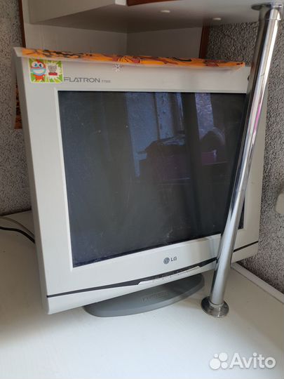 Монитор LG Flatron F700B