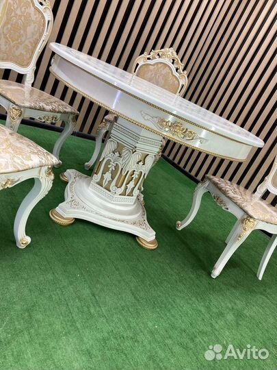 Новые столы и стулья