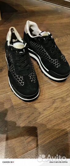 Кроссовки женские